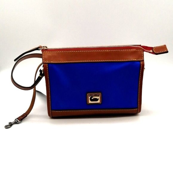 Dooney & Bourke Womens Adjustable Shoulder Bag Blue‎ Brown Zip Close Medium NEW - Picture 1 of 4